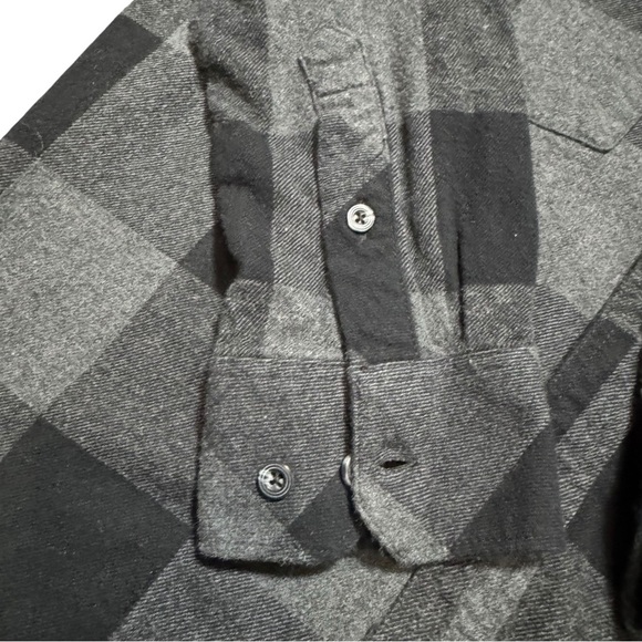 Dravus Flannel Shirt | Black Gray Buffalo Plaid Medium - Picture 11 of 13